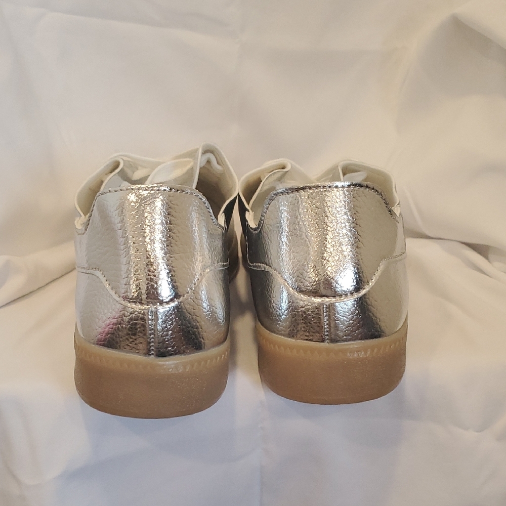 JustFab Metallic Silver Low-Profile Sneakers - Picture 5 of 8